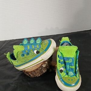 Converse Size 5 Toddler Kids Dinosaur Sneakers in Green and Blue